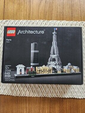 Lego Architecture Paris 21044 NWT